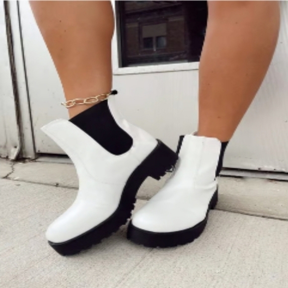 Dirty Laundry White and Black Midcalf Women's Chunky Boots size: 8 - Picture 1 of 7